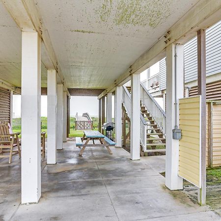 Beachfront Texas Retreat - 2 Decks, Patio And Views! Surfside Beach Exterior photo