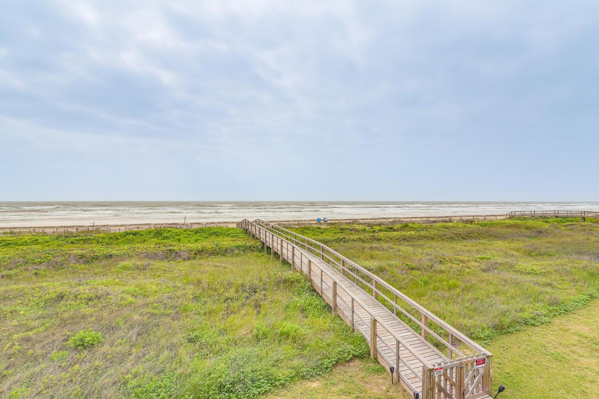 Beachfront Texas Retreat - 2 Decks, Patio And Views! Surfside Beach Exterior photo