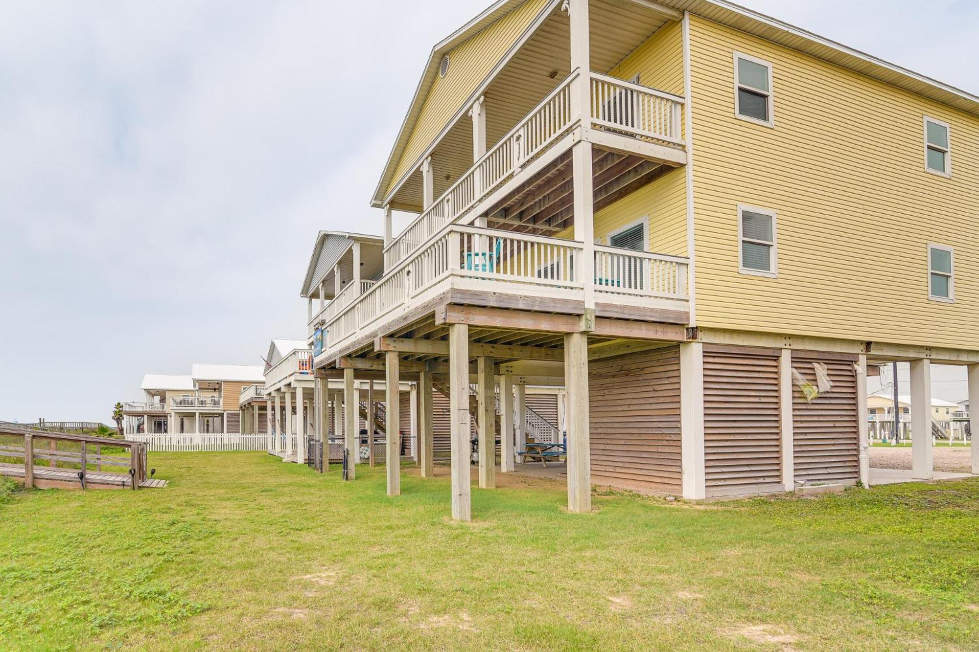 Beachfront Texas Retreat - 2 Decks, Patio And Views! Surfside Beach Exterior photo